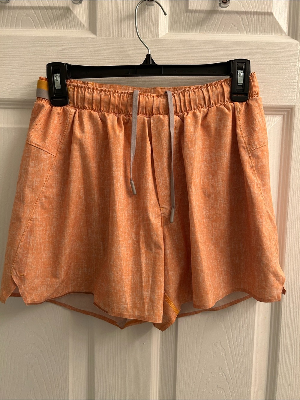 Men’s Lululemon lined running shorts